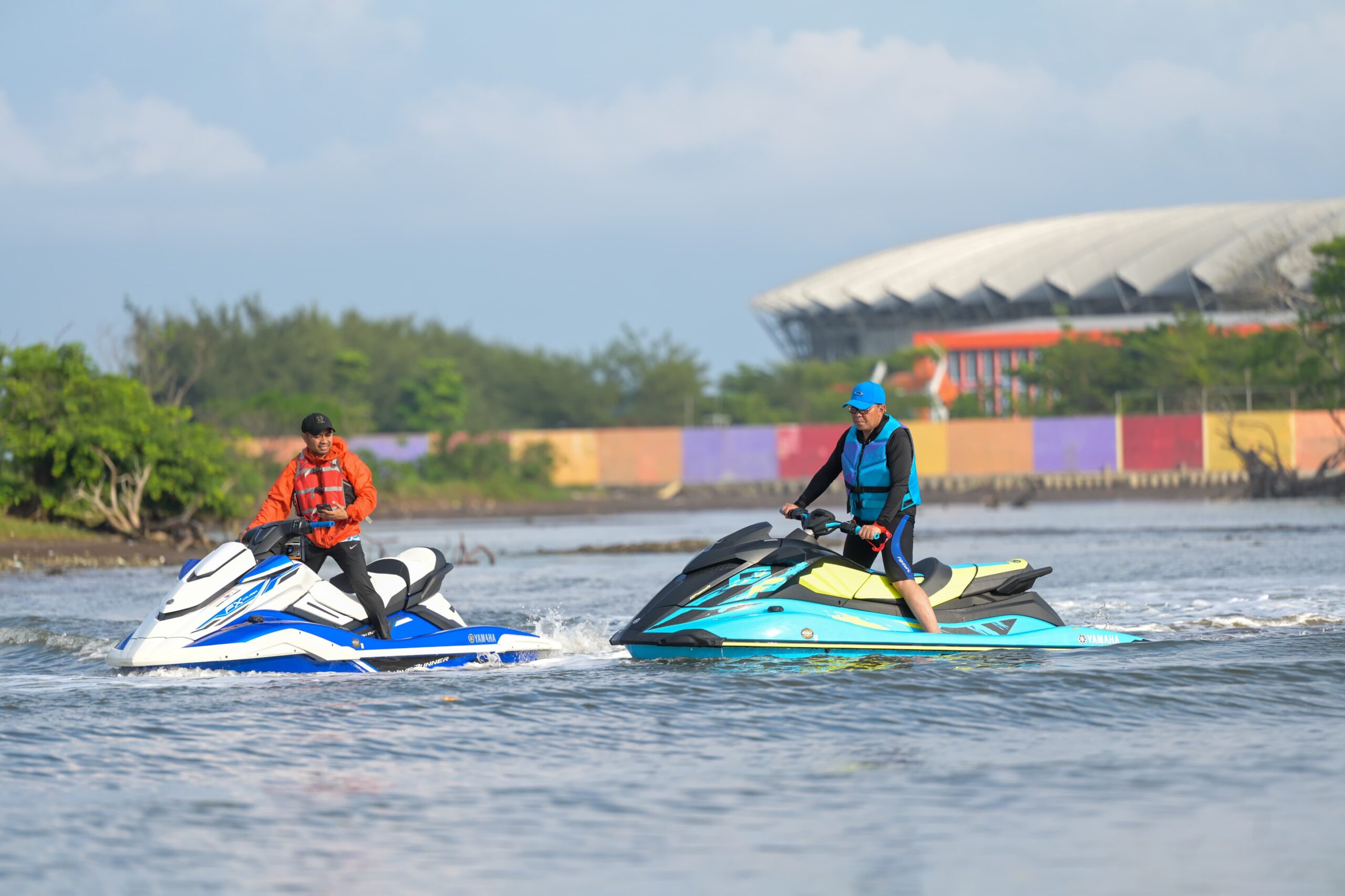 Wali Kota Makassar, Danny Pomanto ke kampung nelayan Barombong menggunakan Jetski