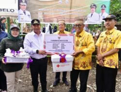 Pj Gubernur Sulsel Serahkan Bantuan Senilai Rp2 Miliar untuk RTM  di Soppeng