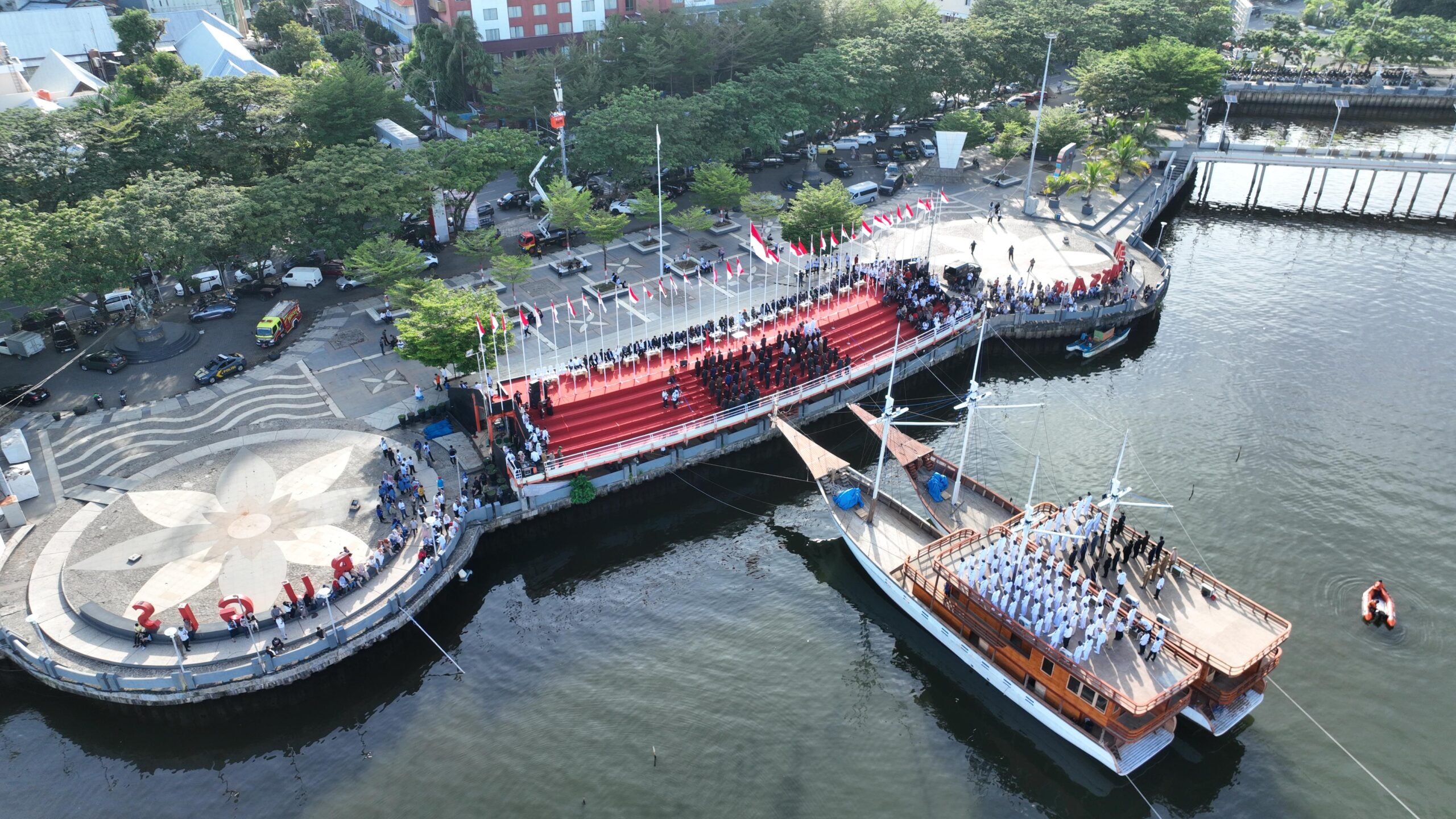 Sumpah Pejabat Lingkup Pemkot Makassar di Gelar di Pinisi Adama-Tungguma Sumpah Pejabat Lingkup Pemkot Makassar di Gelar di Pinisi Adama-Tungguma
