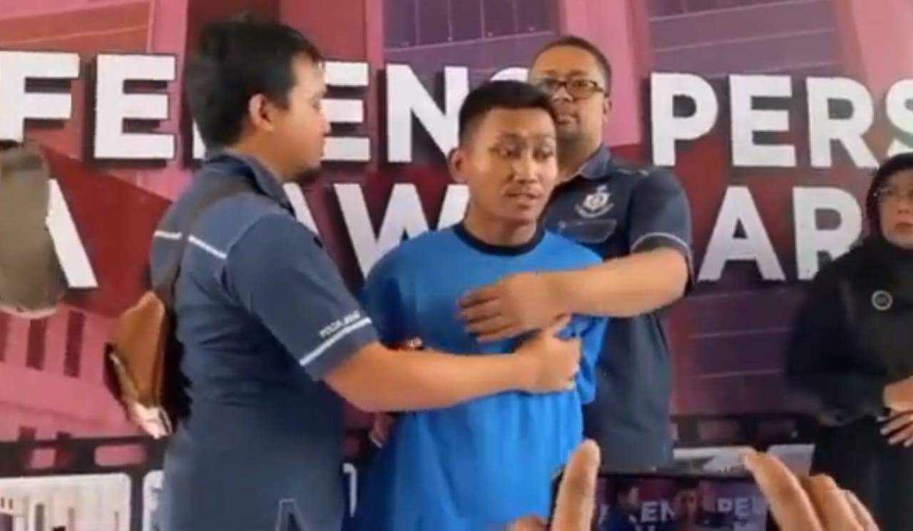 Pegi Setiawan: Saya Rela Mati, Semua Fitnah, Saya Tidak Bunuh Vina Polda Jawa Barat menggelar konferensi pers , Hadirkan Pegi Setiawan, Ahad (26/05/20024)