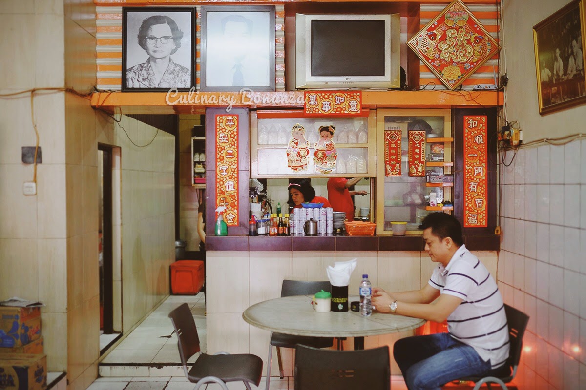 Warung-Kopi-Phoenam-Makassar-1