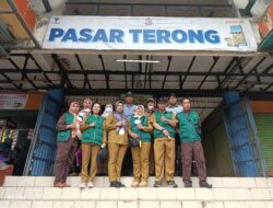 DP2  Makassar Uji Sampel Produk Olahan di Pasar Terong dan Pabaeng-baeng