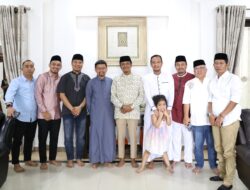 Selesai  Salat Idul Adha, PJ Sekda Gelar Open House