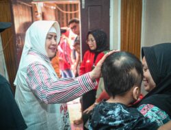 Indira Berikan Dukungan Moral Pada Penderita Lumpuh Layu dan Hidrosefalus
