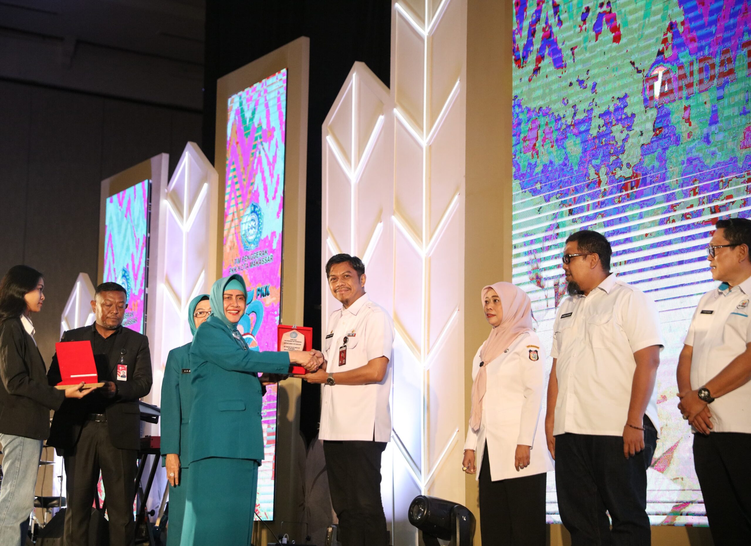 Dukung 10 Program Pokok PKK, PJ Sekda Makassar Raih Penghargaan IMG-20240918-WA0011