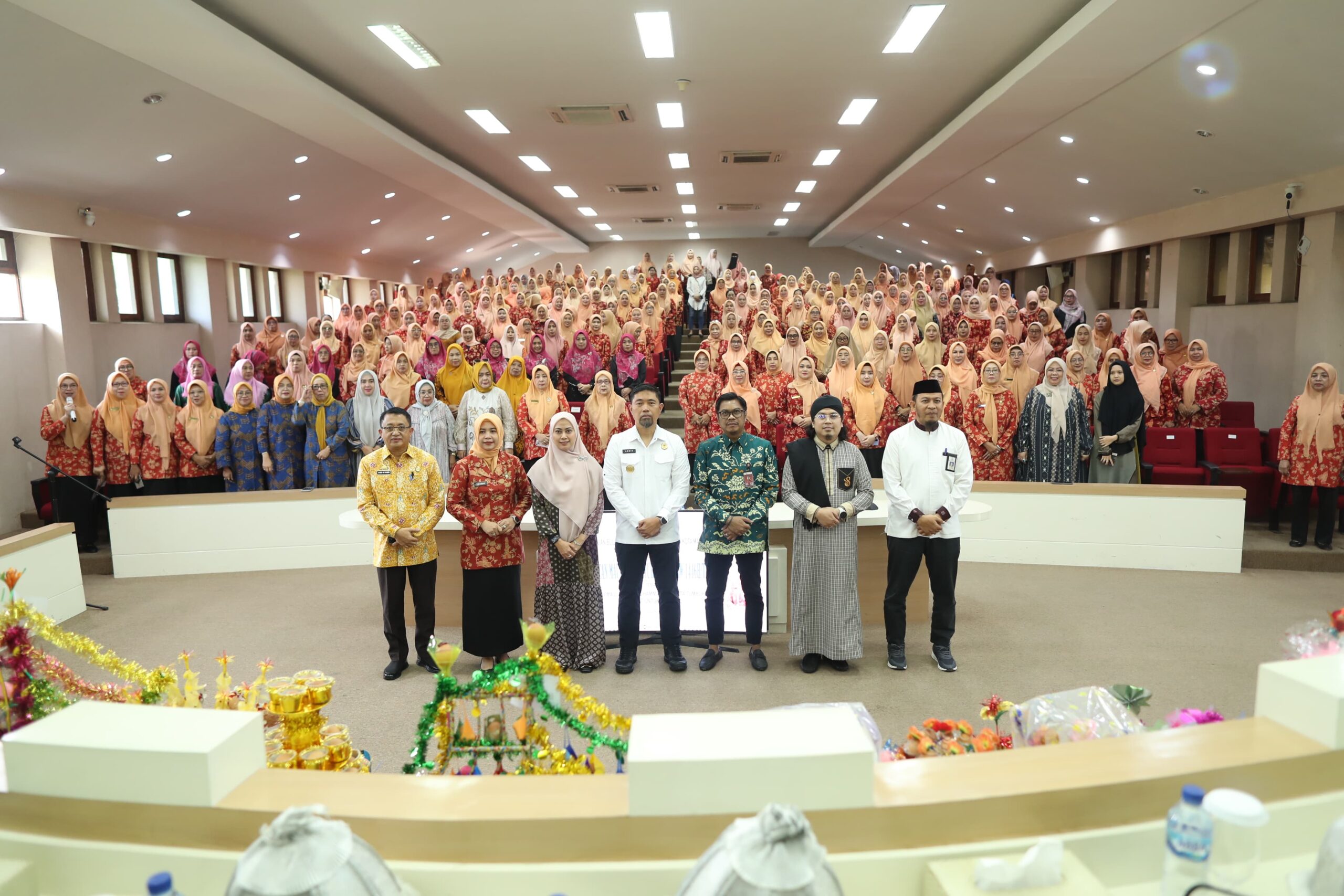 Peringati Maulid Nabi, Pj Ketua DWP Kota Makassar Ajak Anggota Semangat Beramal IMG-20240927-WA0016