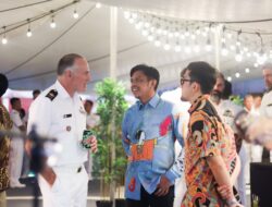 Eratkan Persaudaraan, Firman Pagarra Hadiri Undangan Komandan Kapal Perang HMAS Perth 157