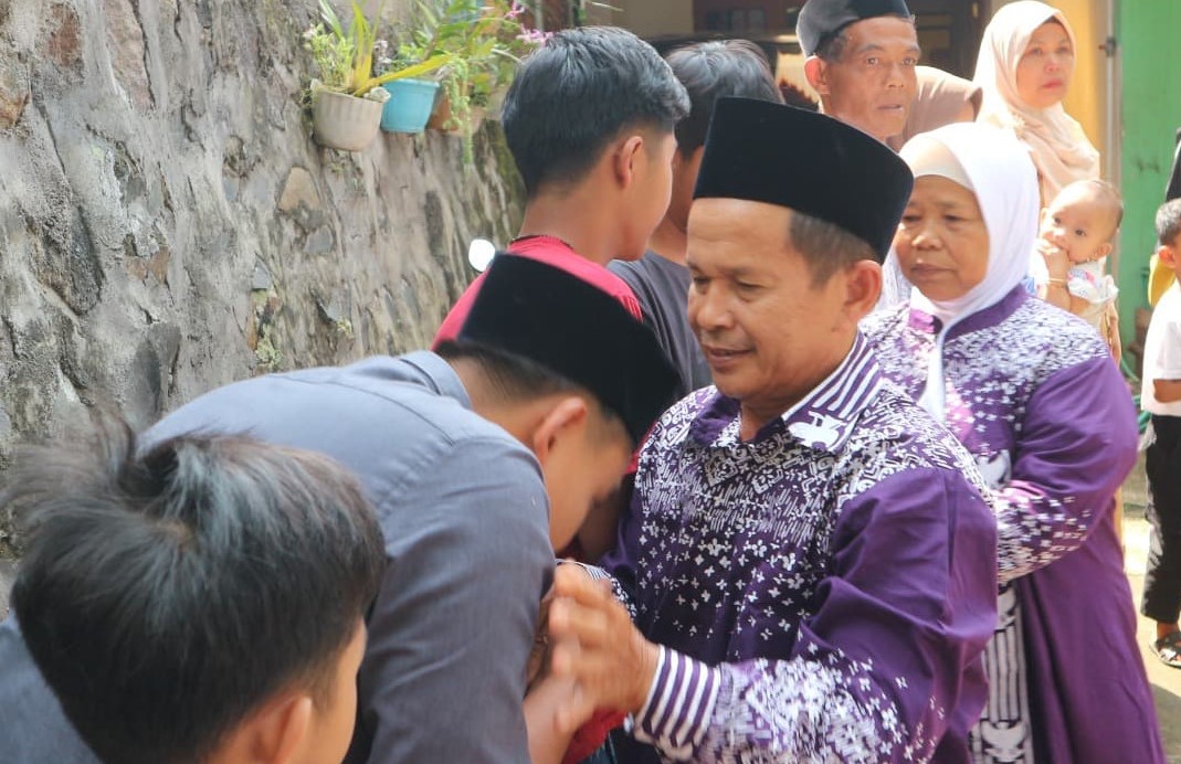 Legiman, Pemulung asal Semarang Jawa Tengah berangkat haji bersama istrinya. Foto: istimewa