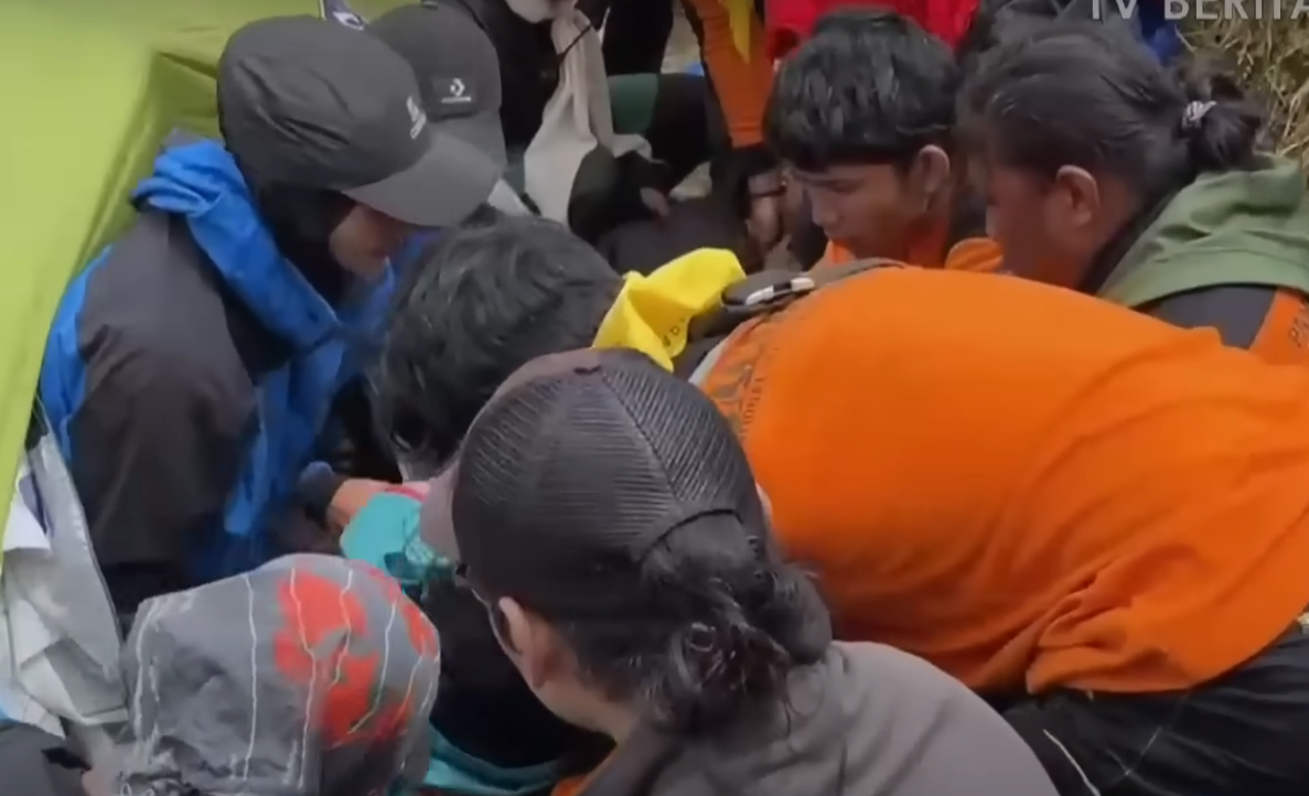 Evakuasi Pendaki Bawakaraeng