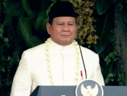 Upacara HUT RI, Prabowo Kenakan Pakaian Adat Melayu dan Kalung Melati