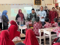 Stafsus Wapres Tinjau Program Cek Kesehatan dan Makan Bergizi Gratis di SDN Cendrawasih Makassar