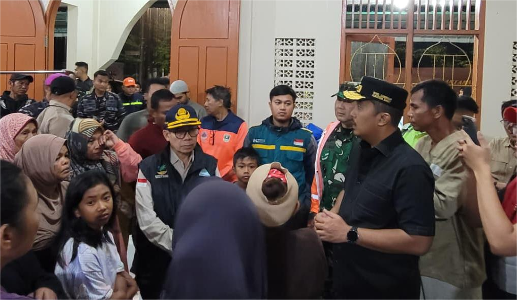 Posko Hangat didirikan oleh WIZ di Padang, Sumatera Barat, Kamis (27/11/2025)
