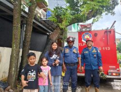 Kucing Terjebak di Celah Tembok Perumahan, Tim Rescue Lakukan Evakuasi Selama 15 Menit