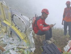 Tim SAR Gabungan Temukan Bagian Pesawat ATR 43-500 di Lereng Gunung Bulusaraung