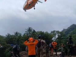 Korban Pesawat ATR 42-500 di Evakuasi Heli Basarnas