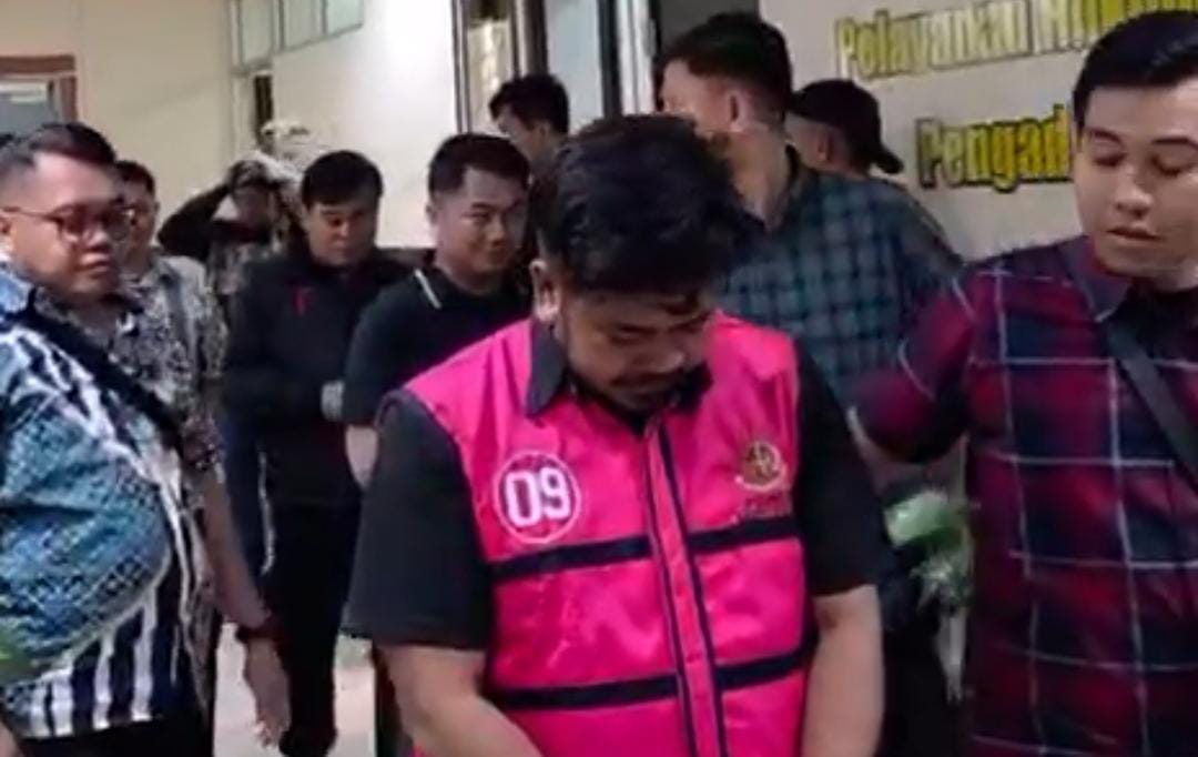 Seorang oknum Jaksa Gadungan berinisial AM alias Pung diamankan Kejati Sulsel. Foto: Nur
