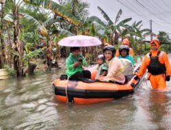 Tim SAR Gabungan Laksanakan Evakuasi di Sejumlah Titik Terdampak Banjir di Kota Makassar