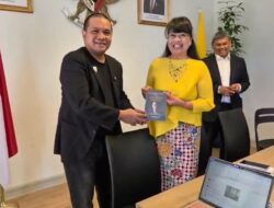 Dubes RI di Denmark Terima Buku Karya Alumni FK UMI Makassar